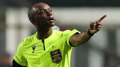 Luiz Flávio de Oliveira em ação em jogo do Campeonato Brasileiro – Foto: Gilson Lobo/AGIF.