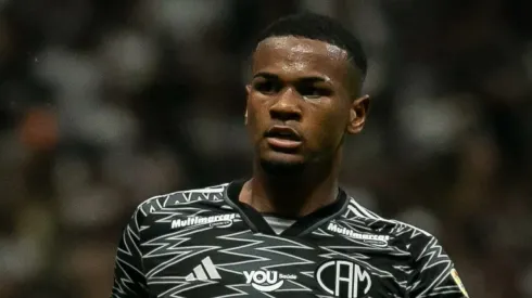 Alisson em ação pelo Atlético-MG contra o Inter.