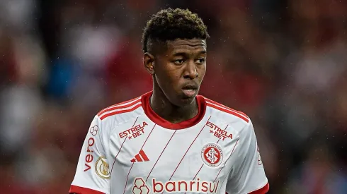 Vitão durante partida entre Flamengo e Internacional, no Maracanã, pelo Brasileirão 2023.