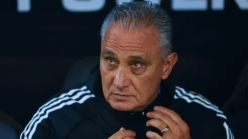 Tite durante partida entre Peñarol-URU e Flamengo, no Estádio Campeón Del Siglo, pelas quartas de final da Libertadores 2024. Foto: Ernesto Ryan