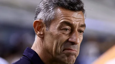 Pedro Caixinha já recomeça a irritar a torcida do Santos Foto: Marcello Zambrana/AGIF