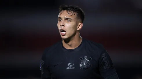 SP – RIBEIRAO PRETO – 13/08/2024 – COPA SUL-AMERICANA 2024, BRAGANTINO X CORINTHIANS – Giovane jogador do Corinthians comemora seu gol durante partida contra o Bragantino no estadio Santa Cruz pelo campeonato Copa Sul-Americana 2024. Foto: Fabio Moreira Pinto/AGIF