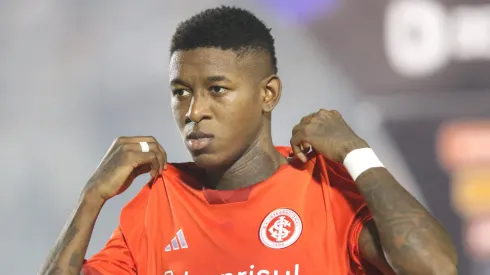 Vitão mandou a real sobre as dificuldades encontradas no duelo contra o Avenida