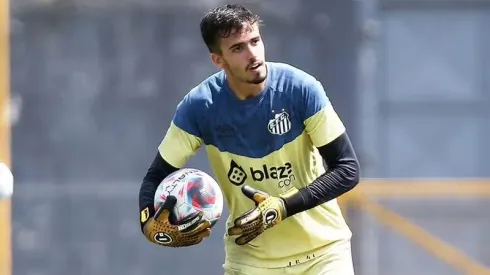 Rodrigo Falcão, arqueiro do Santos durante treino