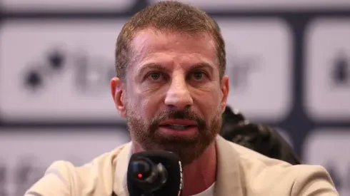 Pedrinho durante coletiva na apresentação de Philippe Coutinho no Vasco, em 2024. Foto: Lucas Figueiredo