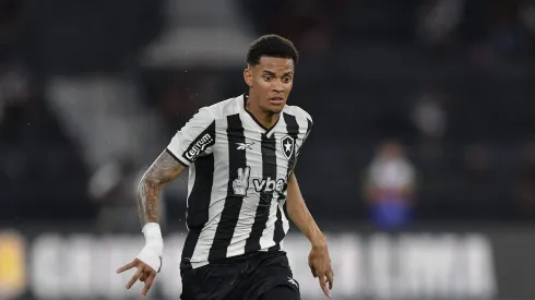 Newton no Botafogo em 2025. Foto: Thiago Ribeiro/AGIF
