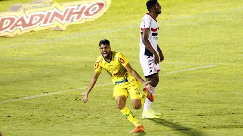 Daniel Borges jogador do Mirassol comemora seu gol durante partida contra o Botafogo-SP no estadio Santa Cruz pelo campeonato Paulista 2020. Foto: Thiago Calil/AGIF