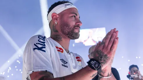 Neymar faz a sua reestreia no Santos após 12 anos. Foto: Raul Baretta/ Santos FC.