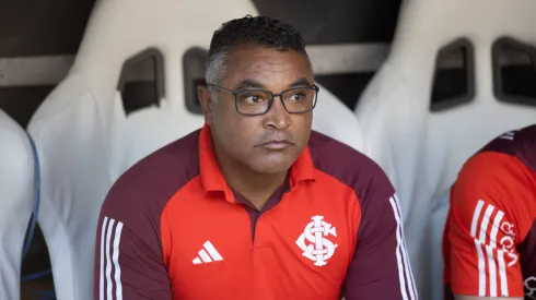 Roger Machado minimiza impacto de clássico