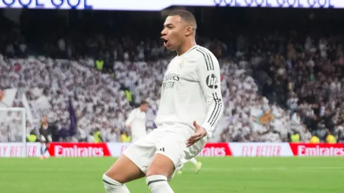 Kylian Mbappé comemora gol marcado em partida entre Real Madrid e Las Palmas. Foto: Guillermo Martinez / Alamy Stock Photo