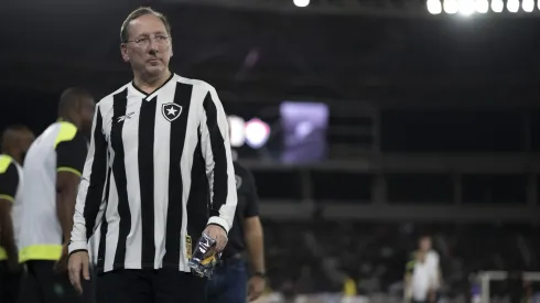 John Textor dono da SAF do Botafogo antes da partida contra o Vitoria no estádio Engenhão pelo campeonato Brasileiro A 2024. Foto: Jorge Rodrigues/AGIF