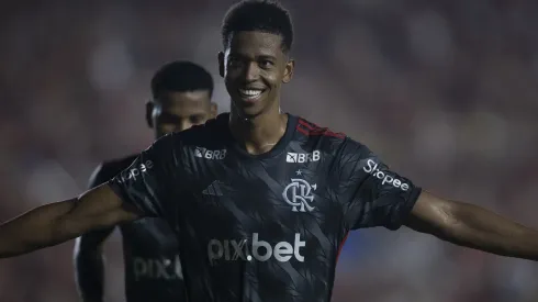 MA – SAO LUIS – 22/01/2025 – CARIOCA 2025, BANGU X FLAMENGO – Carlinhos jogador do Flamengo comemora seu gol durante partida contra o Bangu no estadio Castelao De Sao Luis pelo campeonato Carioca 2025. Foto: Kayan Mendes/AGIF
