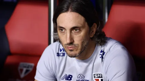 Luis Zubeldia técnico do São Paulo durante partida contra o Botafogo no estádio Morumbi pelo campeonato Copa Libertadores 2024. Foto: Marcello Zambrana/AGIF