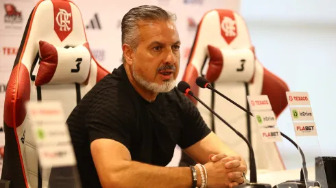 José Boto durante entrevista coletiva, no Ninho do Urubu. Foto: Gilvan de Souza/CRF