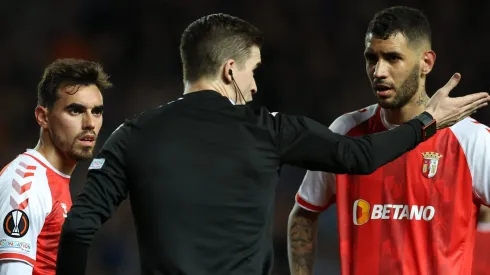 Vítor Tormena (à direita) é pedido por Abel Ferreira desde os tempos de Braga