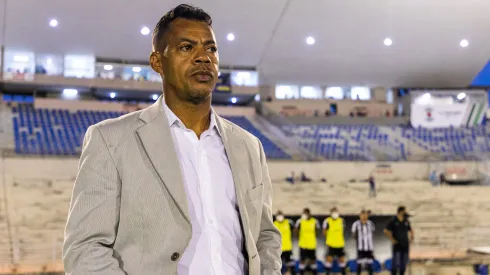 Marcelinho Paraiba, ex-jogador do Flamengo teve passagens por vários clubes como tecnico e agora, aceitou uma dupla jornada