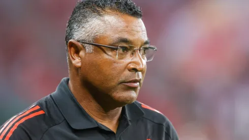 Inter correu no mercado para contratar lateral-direito para Roger após lesão de Bruno Gomes.