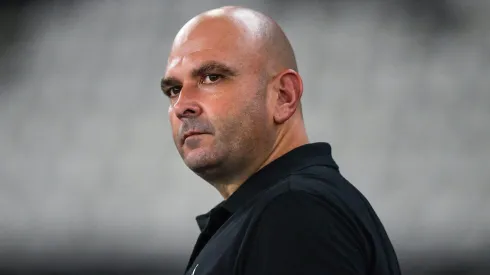 Carlos Leiria é o técnico interino do Botafogo
