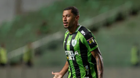 MG – BELO HORIZONTE – 12/11/2024 – BRASILEIRO B 2024, AMERICA-MG X ITUANO – Fabinho jogador do America-MG comemora seu gol durante partida contra o Ituano no estadio Independencia pelo campeonato Brasileiro B 2024. Foto: Alessandra Torres/AGIF