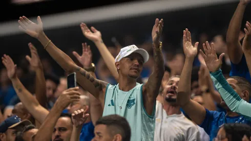 Torcida do Cruzeiro durante partida contra América no estadio Independencia pelo campeonato Mineiro 2025. Foto: Alessandra Torres/AGIF