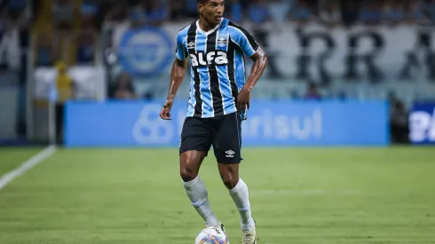 RS – PORTO ALEGRE – 11/02/2025 – GAUCHO 2025, GREMIO X PELOTAS – Joao Lucas jogador do Gremio durante partida contra o Pelotas no estadio Arena do Gremio pelo campeonato Gaucho 2025. Foto: Maxi Franzoi/AGIF
