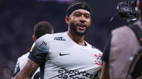 Além de ajudar com os custos de Memphis Depay, a 'Esportes da Sorte' fez doação gigante para a quitação da arena. Foto: Marcello Zambrana/AGIF