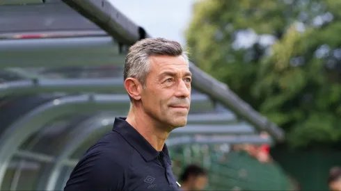Pedro Caixinha, do Santos, durante partida contra o Velo Clube, em Rio Claro. Foto: Roberto Gardinalli / AGIF