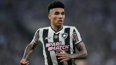 Igor Jesus em partida pelo Botafogo. Foto: Thiago Ribeiro/AGIF