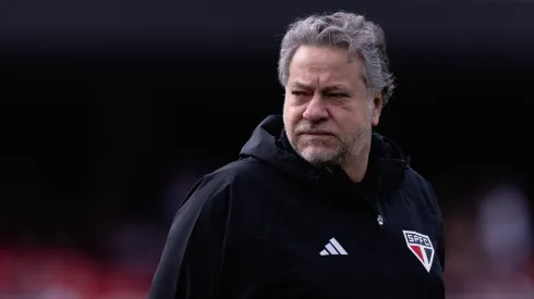 Julio Casares foi alvo de críticas feitas por Arnaldo Ribeiro