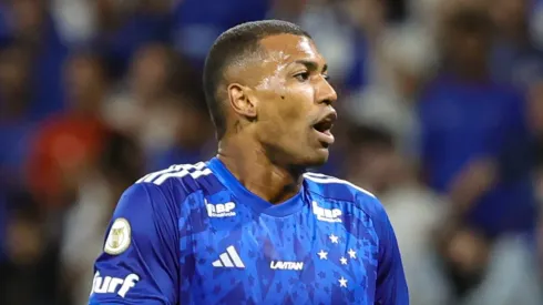 Walace, jogador do Cruzeiro, durante partida contra o Atlético-MG no estádio Mineirão pelo Campeonato Brasileiro