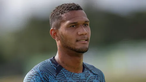 Adriel, goleiro do Grêmio, durante partida contra o Ypiranga no estádio Colosso da Lagoa pelo Campeonato Gaúcho 2025