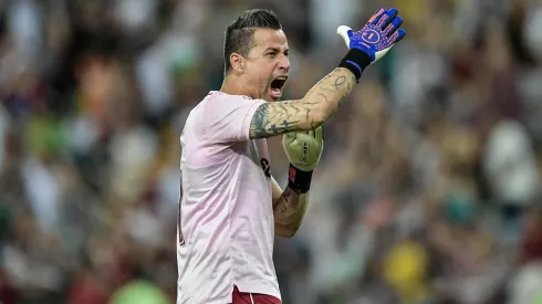 Fábio, goleiro experiente do Fluminense arranca elogios da torcida que agora, fez uma exigência para a comissão técnica