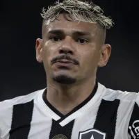 Tiquinho Soares se posiciona após se torna alvo da torcida do Botafogo por críticas ao gramado sintético