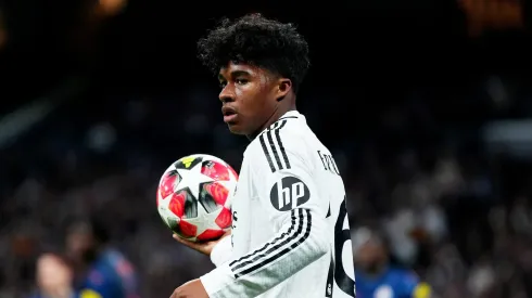 Endrick em partida diante do RB Salzburg.