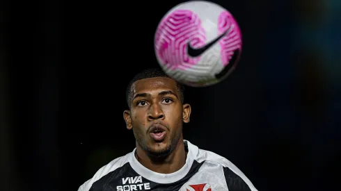 RJ – RIO DE JANEIRO – 05/10/2024 – BRASILEIRO A 2024, VASCO X JUVENTUDE – Rayan jogador do Vasco durante partida contra o Juventude no estadio Sao Januario pelo campeonato Brasileiro A 2024. Foto: Thiago Ribeiro/AGIF