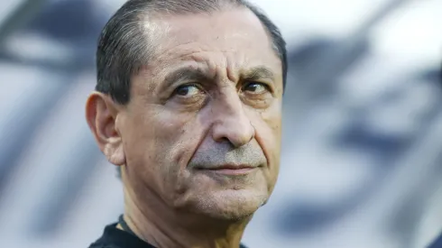 Ramón Díaz técnico do Corinthians durante partida contra o Portuguesa no estádio Pacaembu pelo campeonato Paulista 2025. Foto: Marco Miatelo/AGIF