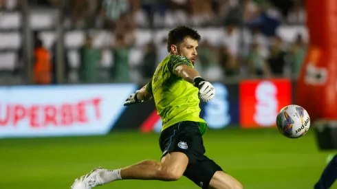 Tiago Volpi em partida do Campeonato Gaúcho 2025/Foto: Luiz Erbes/AGIF