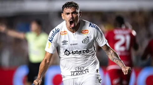 Tiquinho Soares marcou um dos gols do Santos contra o Noroeste. Foto: Abner Dourado/AGIF