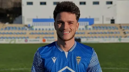 Volante de 21 anos troca São Paulo pela Espanha.