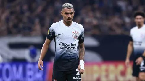 Matheuzinho jogador do Corinthians durante partida contra o Velo Clube no estádio Arena Corinthians pelo campeonato Paulista 2025.