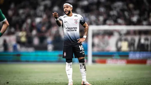 Memphis Depay foi um dos jogadores que entrou no 2º tempo. Foto: Leonardo Lima/AGIF