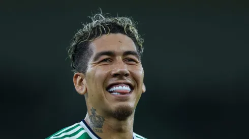 Firmino durante jogo pelo Al-Ahli.