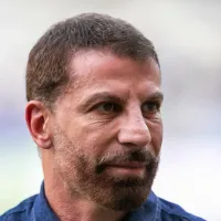 Pedrinho encaminha rescisão com meio-campista e continua reformulação no elenco do Vasco