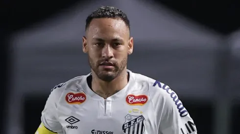 Neymar, atacante do Santos, fez gol olímpico contra a Inter de Limeira