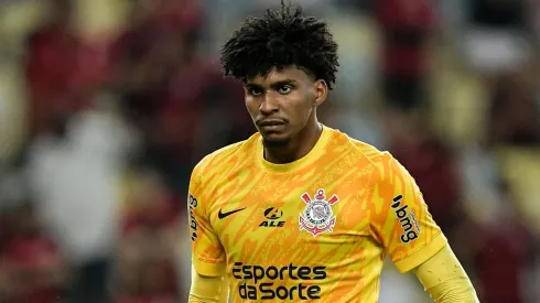 Hugo Souza reprovou atuação do Corinthians.