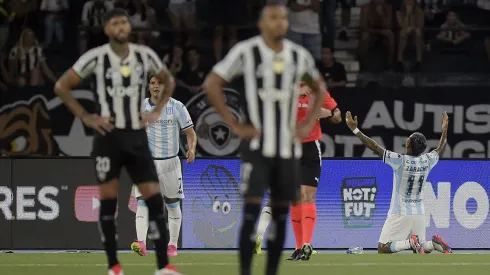 RJ – RIO DE JANEIRO – 27/02/2025 – RECOPA SUL-AMERICANA 2025, BOTAFOGO X RACING – Zaracho jogador do Racing comemora seu gol durante partida contra o Botafogo no estadio Engenhao pelo campeonato Recopa Sul-americana 2025. Foto: Alexandre Loureiro/AGIF