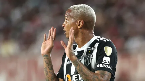 Deyverson pode estar de saída – Foto: Daniel Jayo/Getty Images.