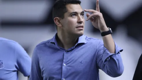 Pedro Martins é o homem forte do departamento de futebol do Santos e vem negociando últimas saídas do elenco