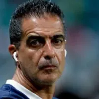 Renato Paiva chega ao Botafogo após longa espera e torcida ironiza contratação: “Que planejamento hein!”