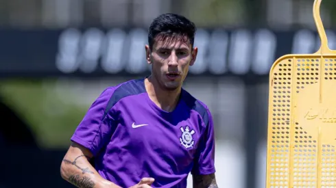 Angileri nos primeiros treinos pelo Coringão